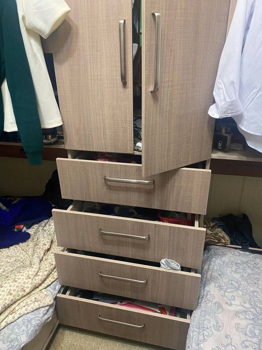 ПРОДАЕТСЯ шкаф со встроенными кроватями