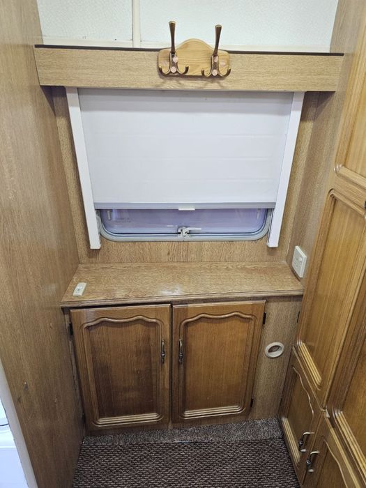 Прицеп-дом (дача на колёсах) сотилади.