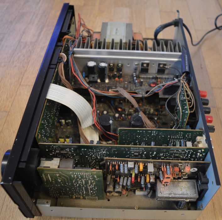 Усилвател/Ресийвър DENON AVR 900-ТРАНЗИСТОРЕН