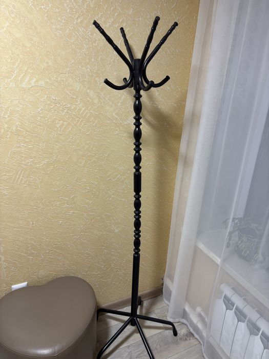 Продам вешалку в прихожую