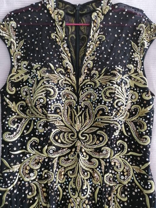 Платье вечернее с камнями черное