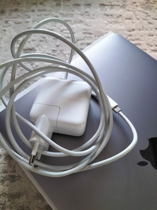 MacBook 13 в идеальном состоянии