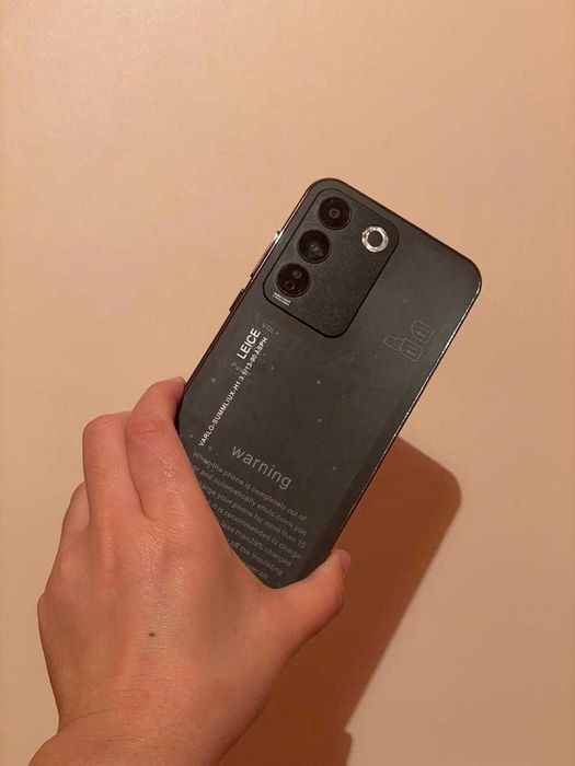 LEICE мобильный телефон