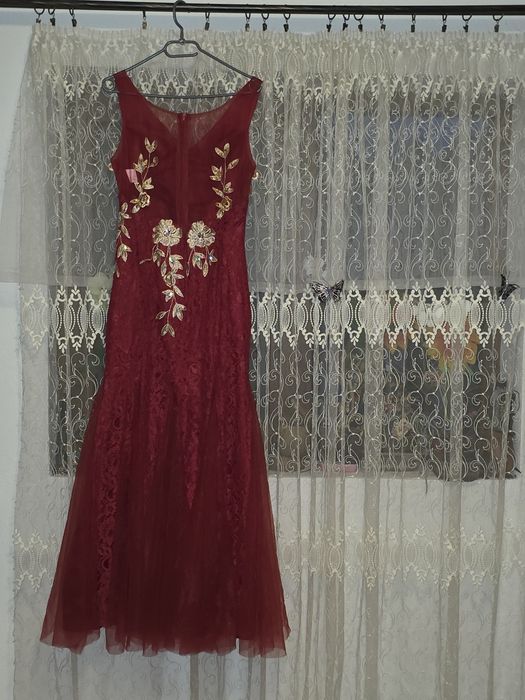 Rochie culoarea vișiniu,
