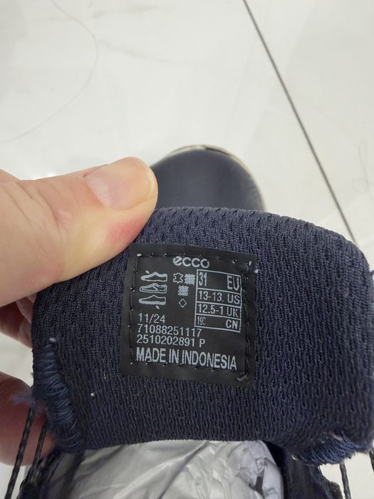 Продам детские кроссовки