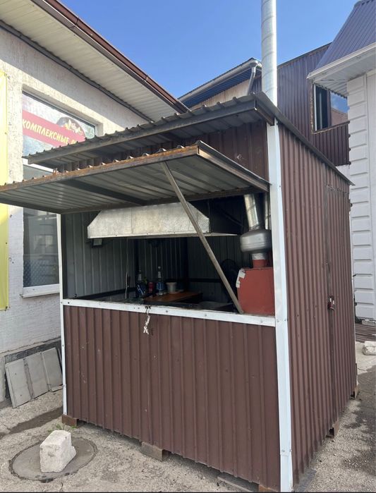 Продам шашлычку 2Х2м со всем оборудованием что стойт внутри