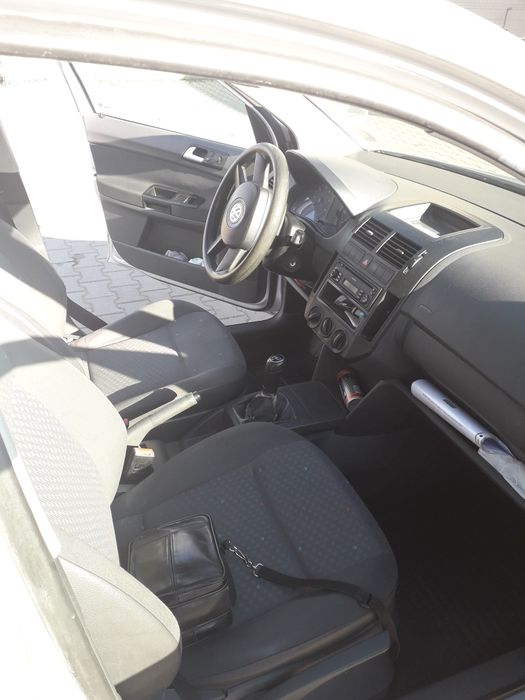 Vand auto ww pollo 1.2 benzina din anul 2004  pe benzina 47 kw