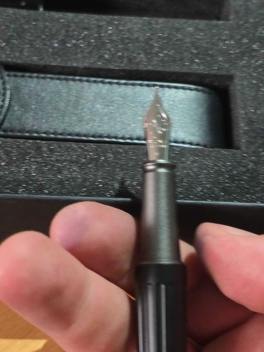 Писалка Diplomat Aero Medium Nib gift box