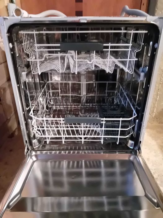 Съдомиялна аристон за пълно вграждане