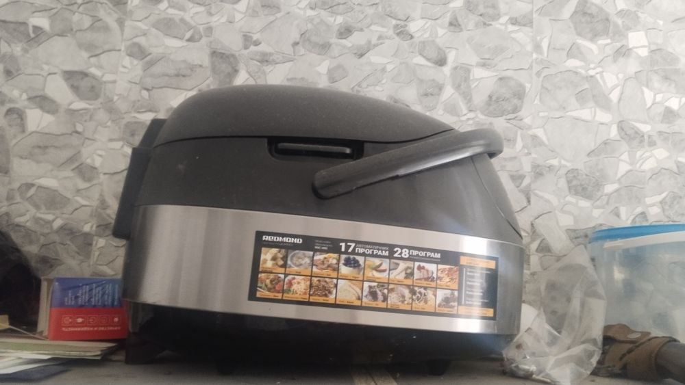 Продам мультиварку срочно