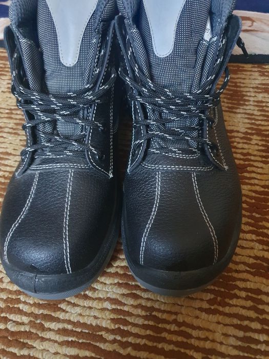 Кожанные ботинки специальные