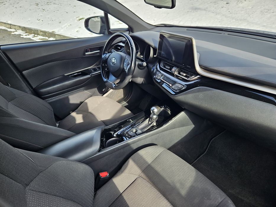 Toyota C-HR 1.8 hibrid, carte service, revizie tocmai facuta