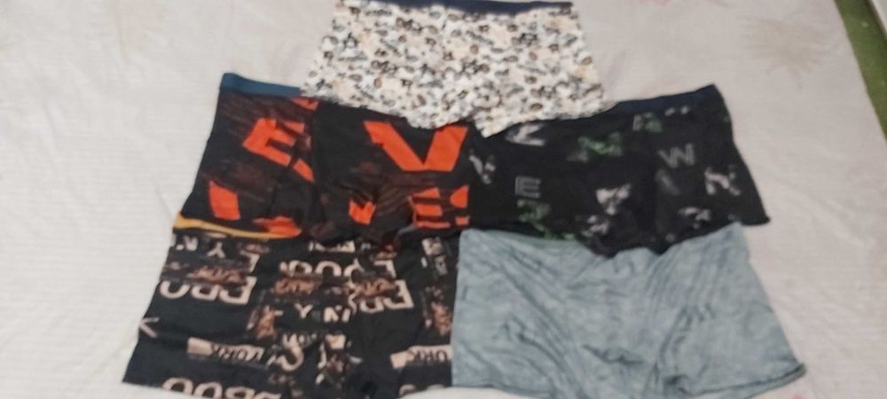 Продавам 5 броя мъжки боксерки номер 56 ххл