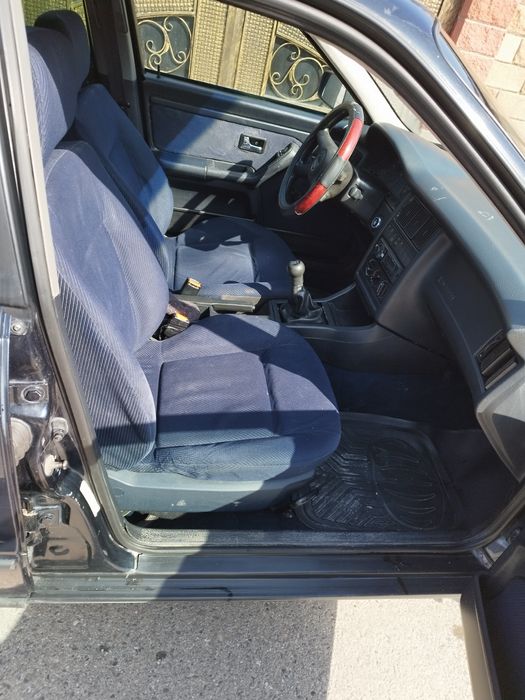 Автомобиль  ауди б 4