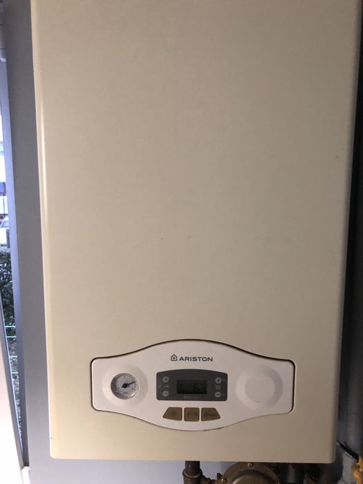 Vând centrală Ariston  in stare de functionare  pret 550 lei