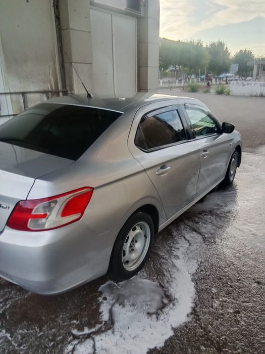 Продам. Пежо 301