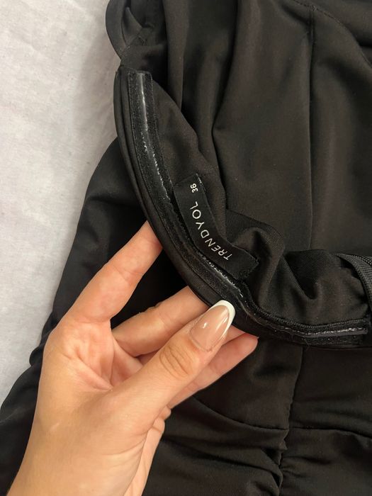 Черна къса рокля