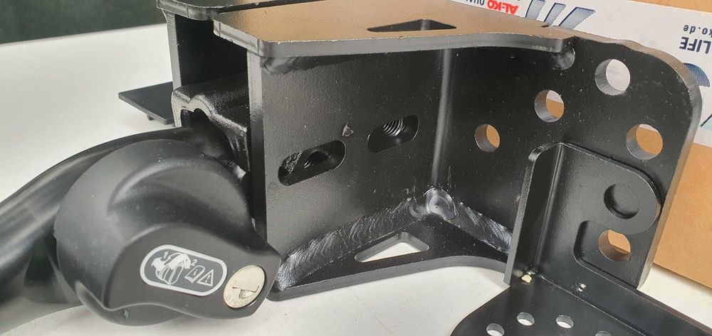 AlKo carlig de remorcare de forta NOU,fixare pe  verticala, demontabil