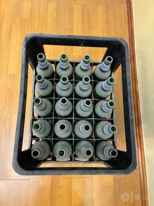 2 ящика пустых бутылок от газированной воды