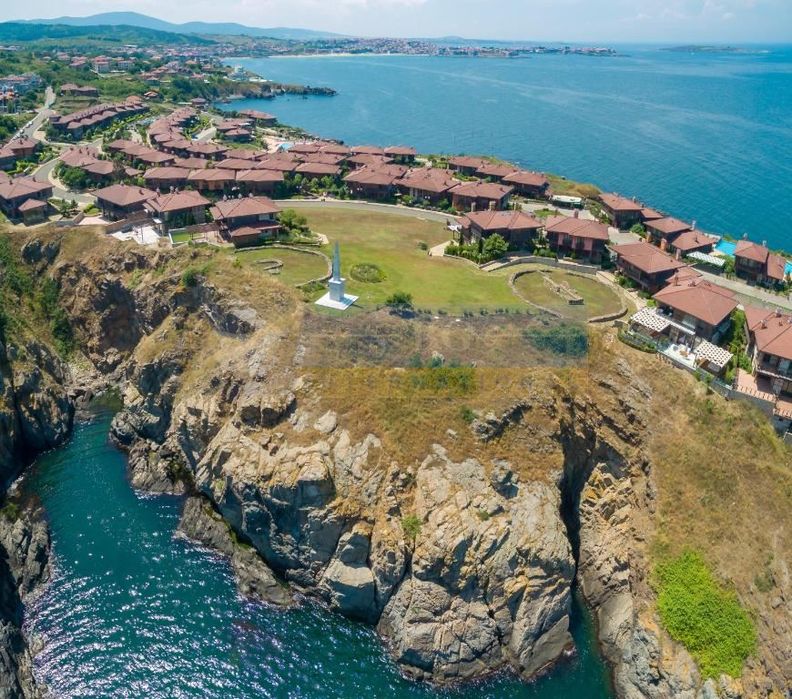 Продава се Къща в Созопол - 454 кв.м за 1461 €/кв.м - Снимка #12