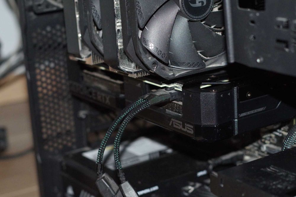 Топ! Мощен геймърски компютър + Подарък Монитор 144hz Мишка Razer и Геймърски Слушалки