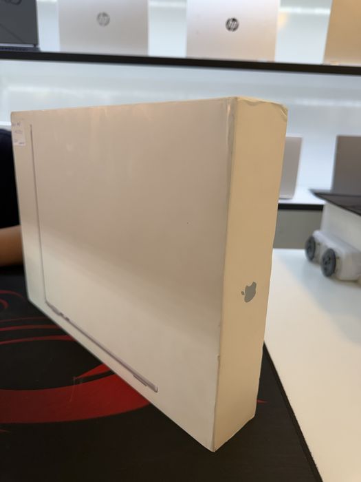 MacBook M5.  Air.     16/512