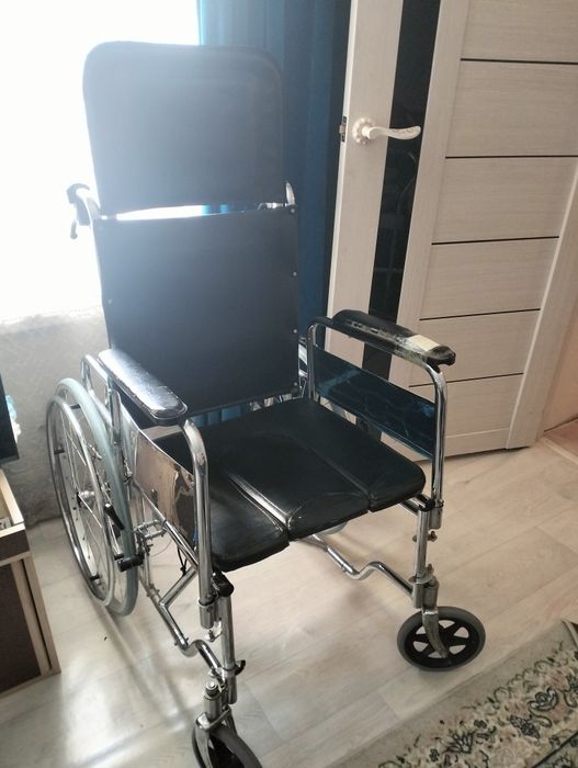 Продам инвалидную коляску.