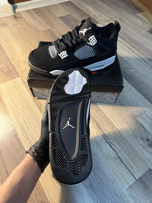 Jordan 4 White Thunder, urgent!