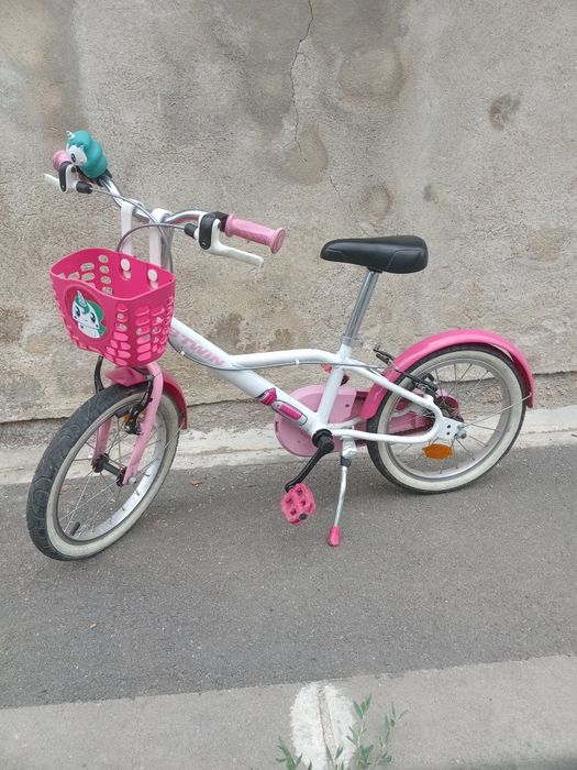 Vand bicicleta fetite.
