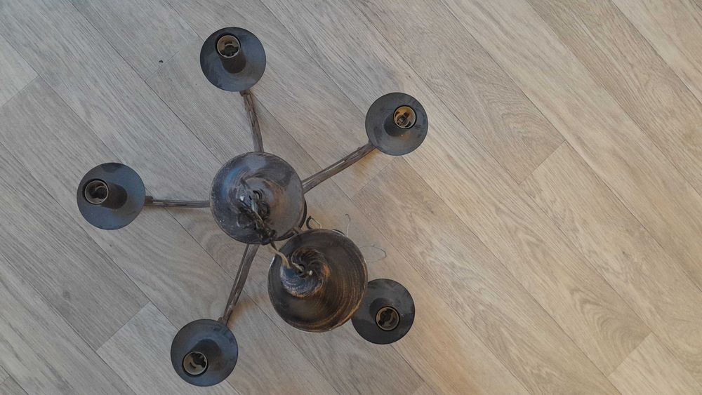 продам  люстру пяти рожковую