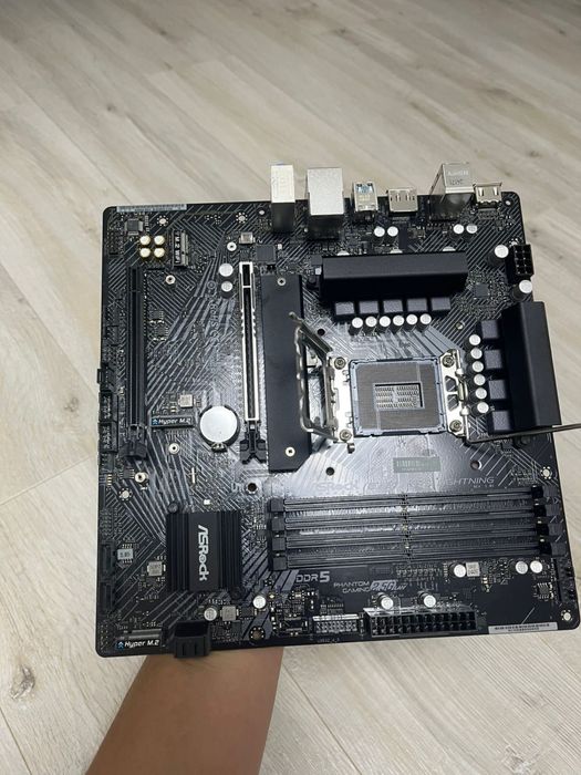 ASRock B760M PG Lightning