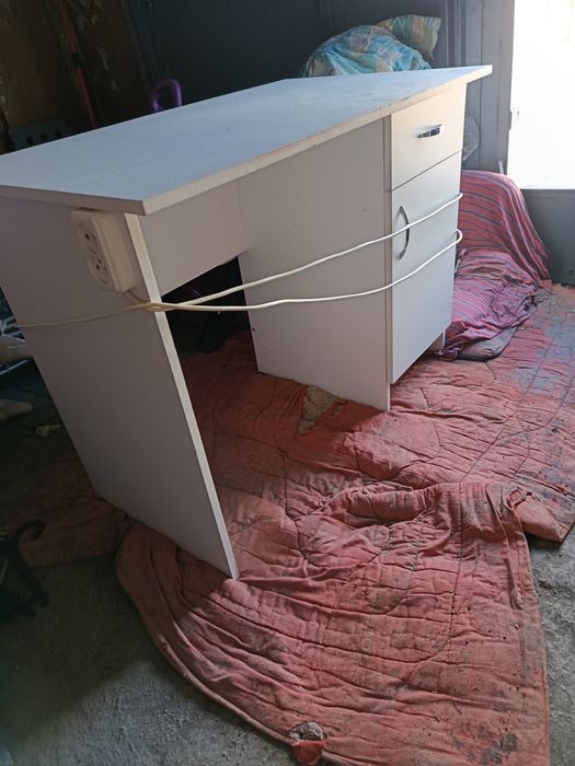 Продам.  столик.