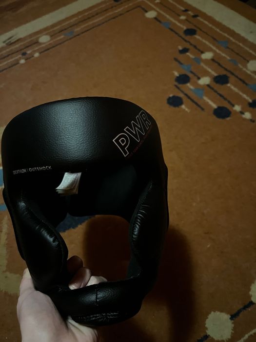 Продавам каска за бокс