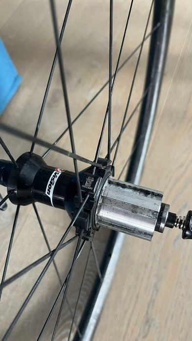 Vand roti de carbon pentru bicicleta cursiera 28" - butuc Vision