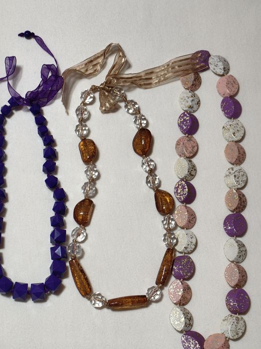 Бижута камък и пластмаса