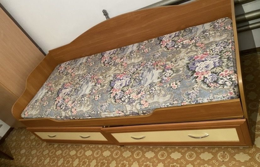 Продам КРОВАТЬ с матрасом