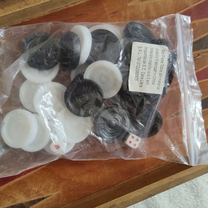 Set puluri joc table si zaruri