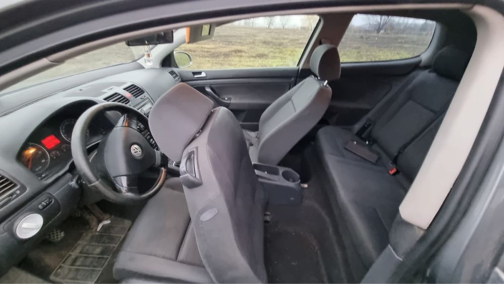 Piese auto din dezmembrari Golf 5 gri LA7T in 2 usi 1.9 tdi BRU
