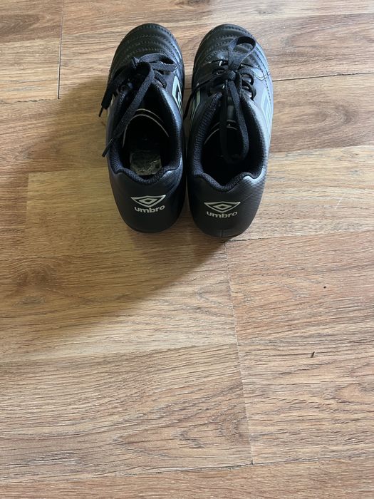 Футболни бутонки Umbro 37,5 размер Като нови