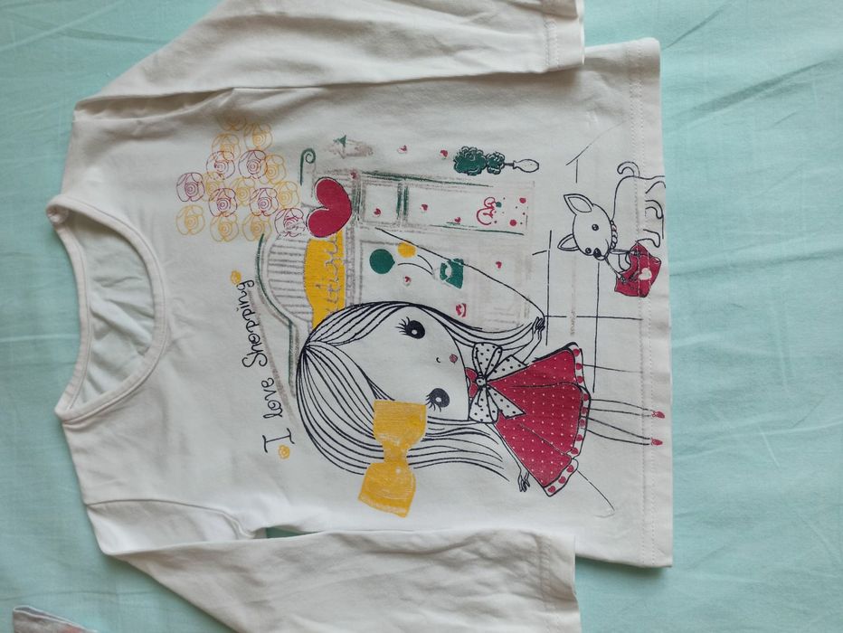 Продавам детско сукманче с две блузки