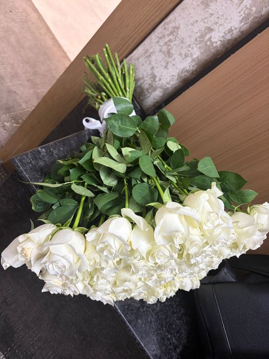 Белые розы пришли 2 часа назад