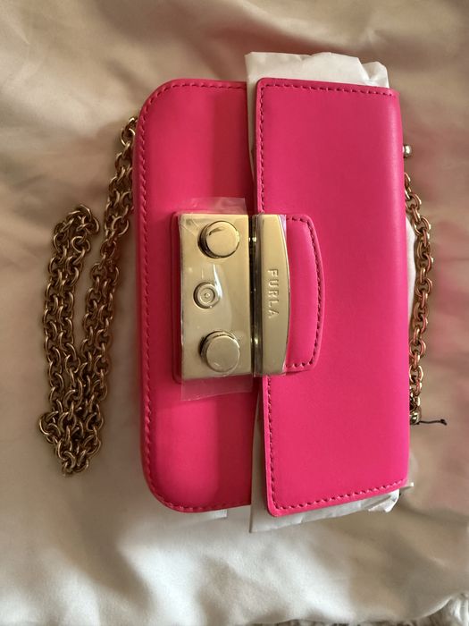 Чанта Furla, с етикет