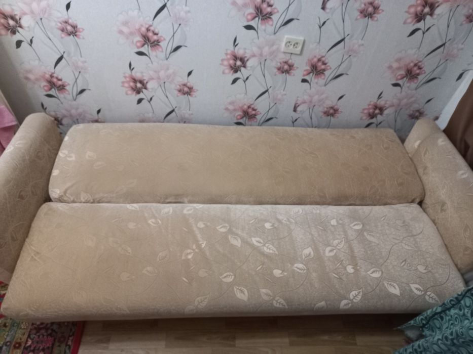 Продаётся диван в хорошем состоянии