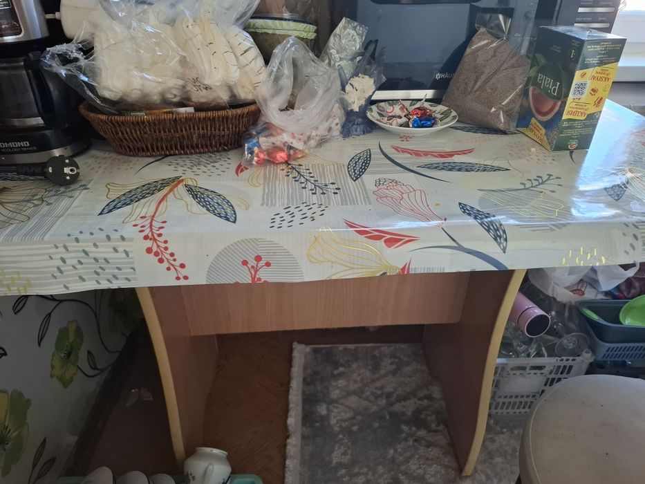 Продам стол кухонный