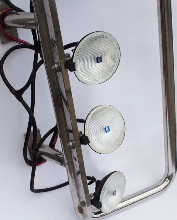 Proiectoare hella pe bullbar camion/tractor