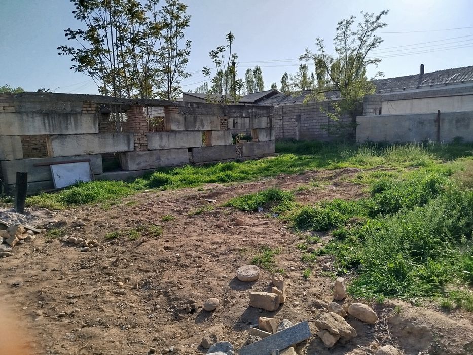 Hovli sotiladi (yer)