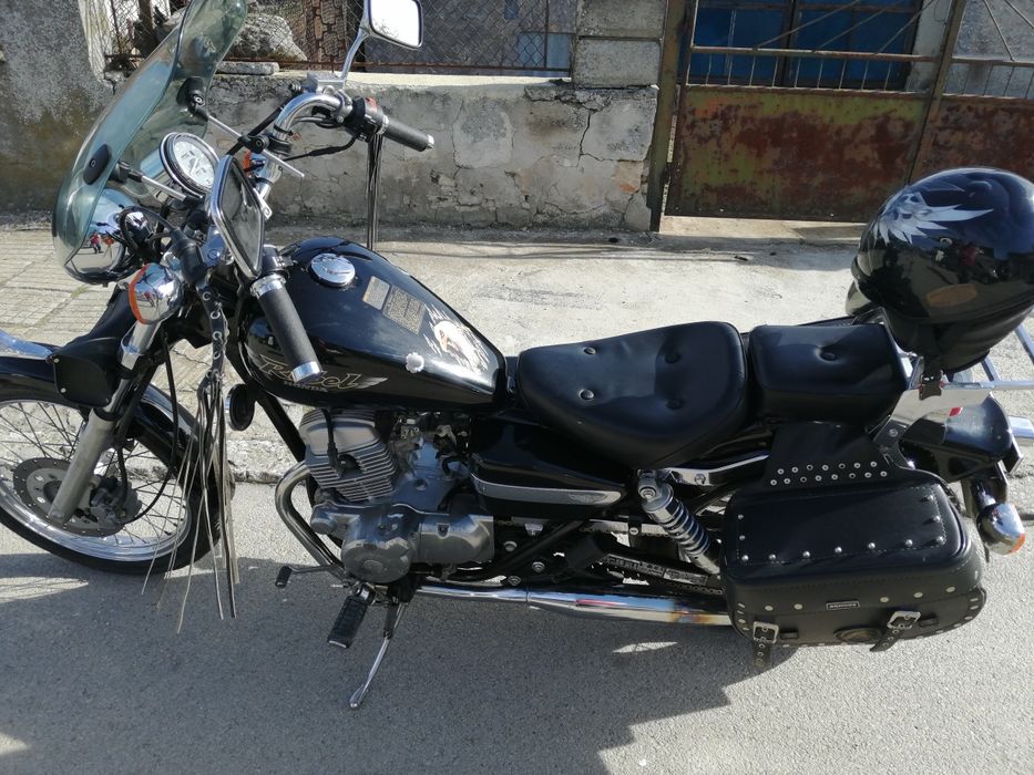 Продавам Чопър Хонда Ребел-125