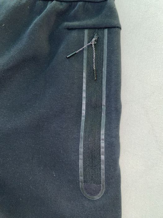 Pantaloni Nike tech fleece negri
