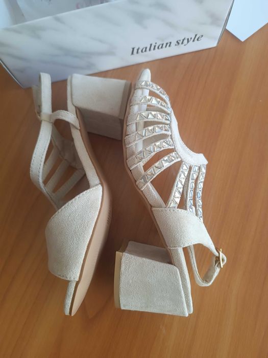 продавам нови сандали 37 номер