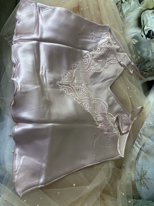 Нежна елегантна пижама